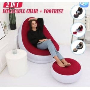 Inflatable chair with manual pump