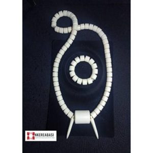 Traditional Coral Plastic Bead Bracelet White